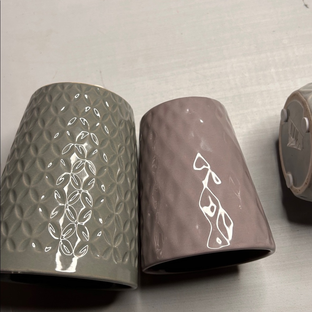 Set of Three Textured Ceramic Planters - Picture 11 of 14